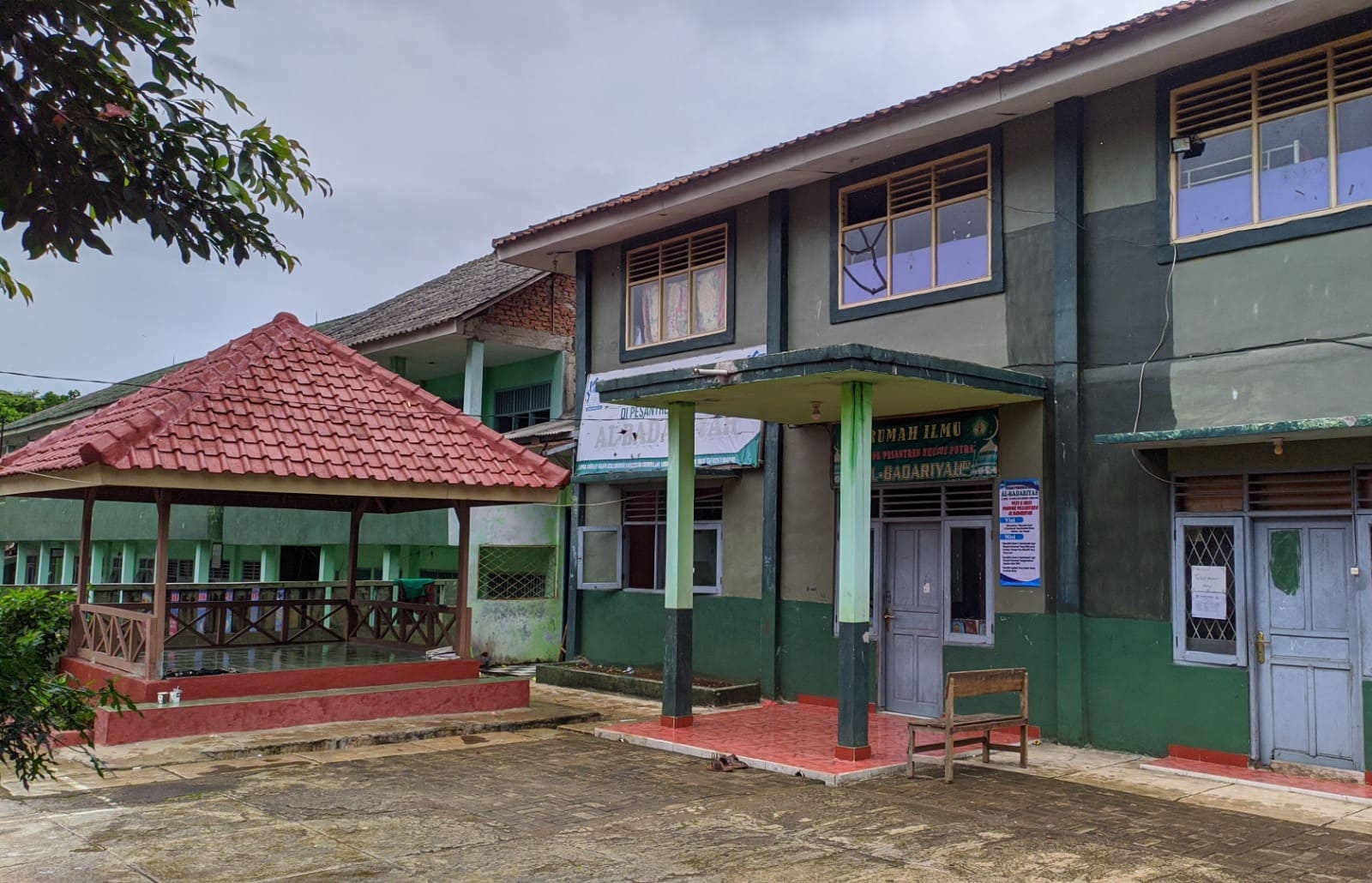 Latar Belakang Pondok Pesantren Al-Badariyah